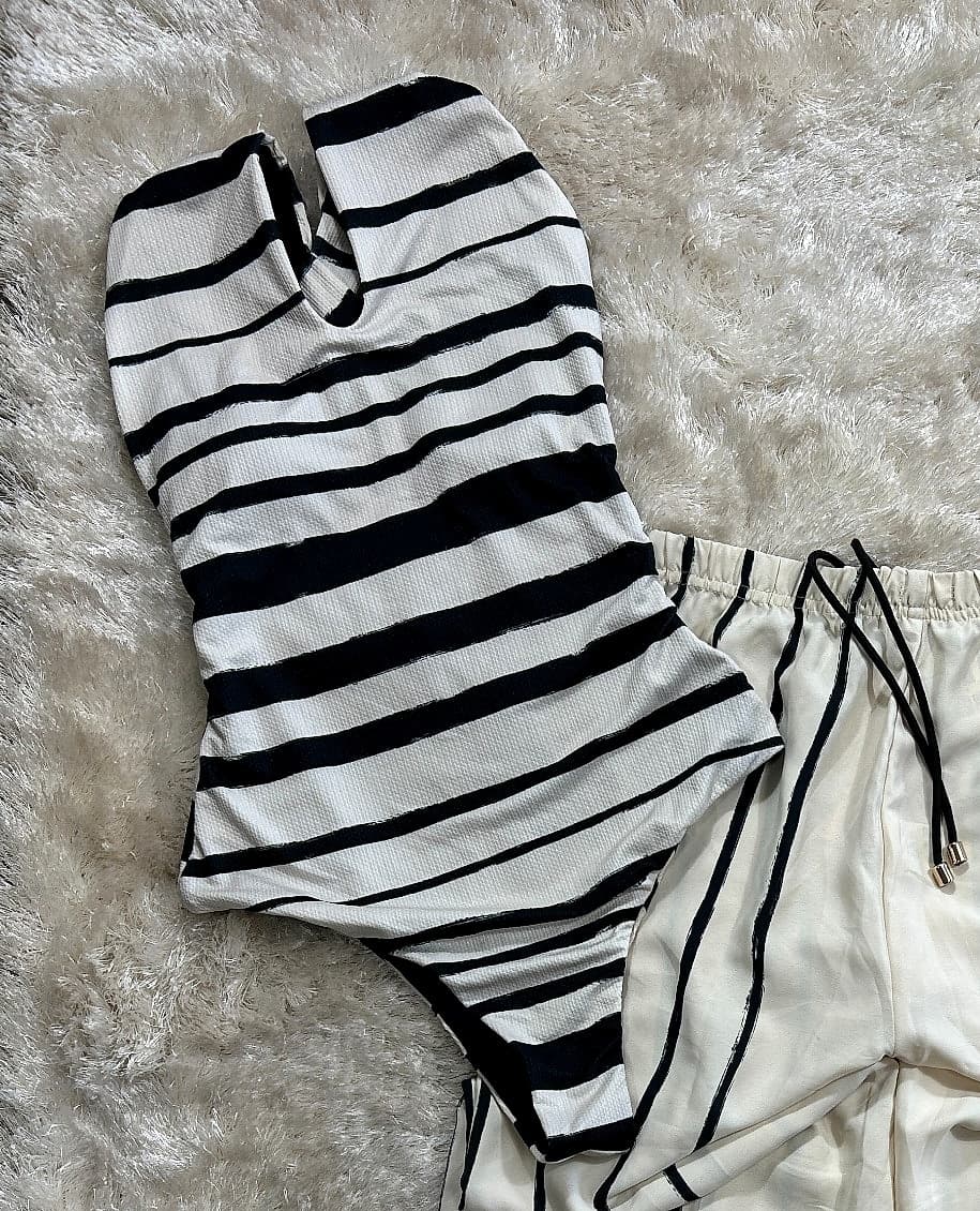 Maiô Estampado BanaBana listrado preto e branco — Boutique Eva Milhomem
