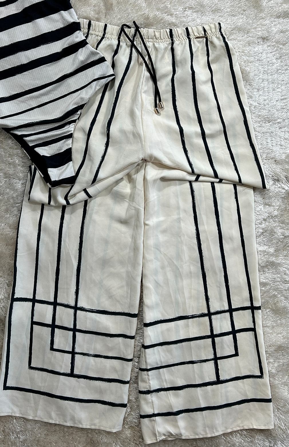 Saída Calça Longa BanaBana off white com linhas pretas — Boutique Eva Milhomem